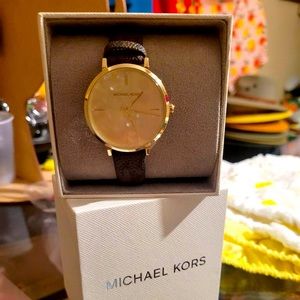 Micheal kors watch brand new good conditions